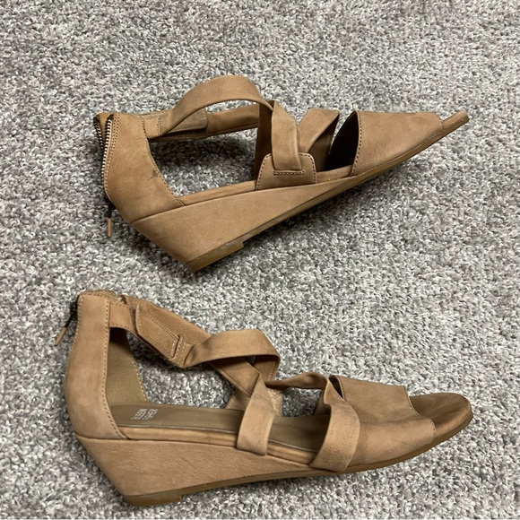 Eileen fisher sandals women’s 9.5 tan leather strappy wedge zip up open toe shoe - Picture 4 of 9